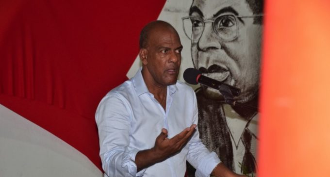 CHLORDECONE : Le député Letchimy proteste, Raphael Confiant rétorque…