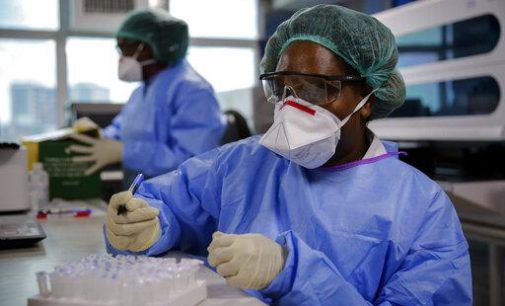 Coronavirus et essais de vaccin en Afrique : l’OMS fustige des propos “racistes” et une “mentalité coloniale”