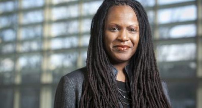 Une recherche suggère que les préjugés contre les cheveux naturels limitent les opportunités d’emploi pour les femmes noires