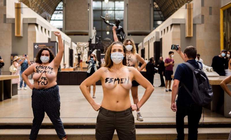 La manifestation désolante des Femen à Orsay  Ceci n’est pas une pipe – ni un sein, autant qu’on y est