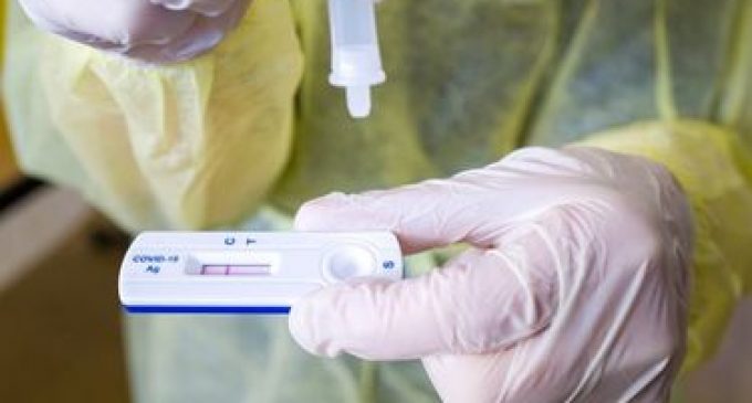 INFOGRAPHIE. Covid-19 : quand faut-il passer un test PCR ou antigénique… et quand vaut-il mieux s’abstenir ?