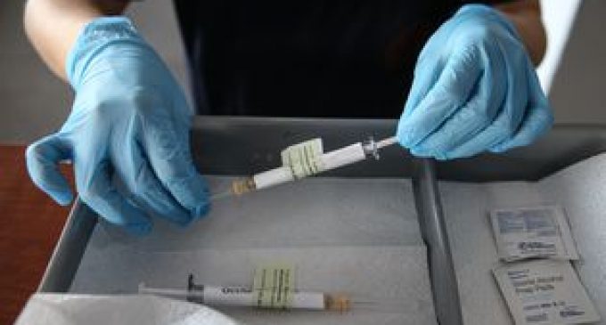 Covid-19 : les sociétés pharmaceutiques Pfizer et BioNTech annoncent que leur vaccin est « efficace à 90% »