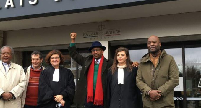 Procès de la Négresse à Biarritz : la relaxe pour le militant antiraciste Karfa Diallo