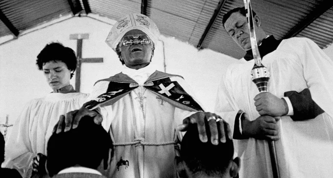 Desmond Tutu, dont la voix a aidé à éliminer l’apartheid, décède à 90 ans