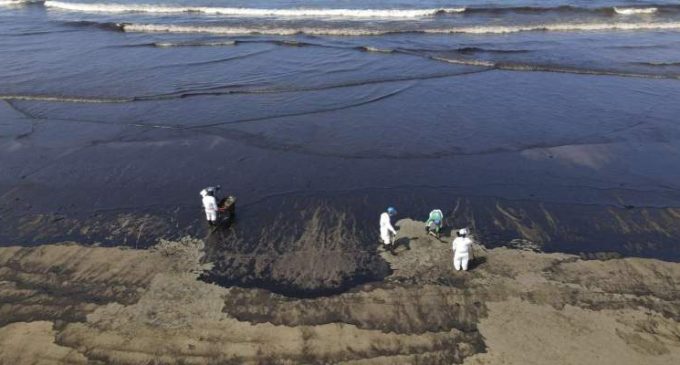 Une nouvelle marée noire souille la côte du Pérou