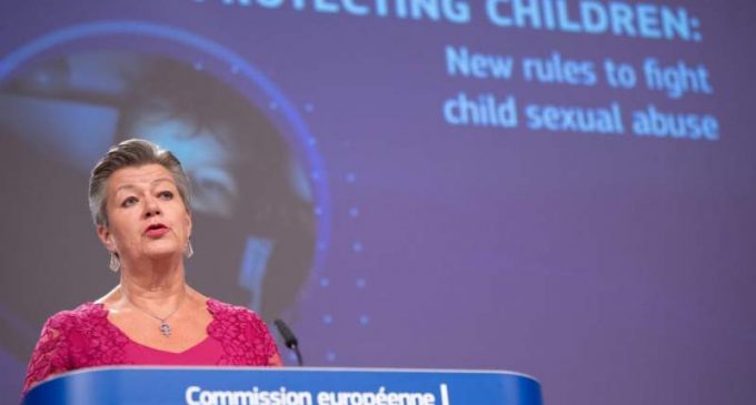 Droits de l’enfant : la Commission européenne dévoile une proposition pour lutter contre la pédocriminalité sur internet