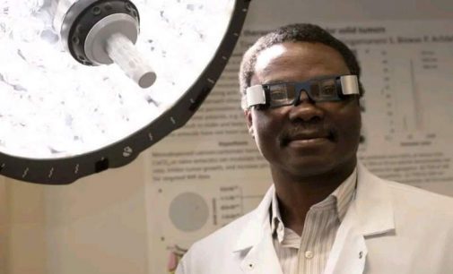 Recherche : Un scientifique Africain invente les 1ere lunettes capables de voir les cellules cancéreuses dans le corps