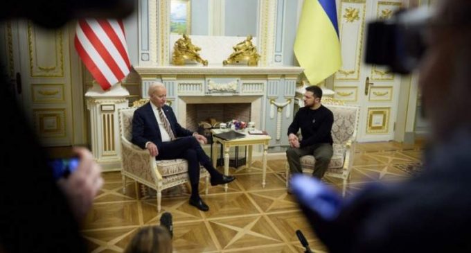 Guerre en Ukraine : la presse européenne salue la visite historique de Joe Biden à Kiev