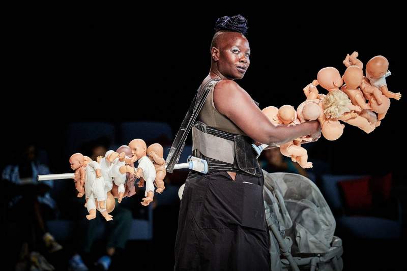 Au Festival d’Avignon, les actrices de la pièce « Carte noire nommée désir » victimes d’agressions racistes.