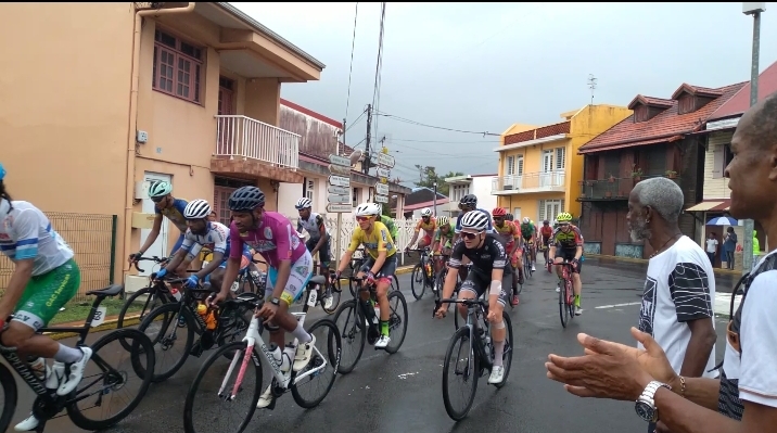 Tour Cycliste International de Martinique : Quand la pluie n’éteint pas la passion des fans de vélo