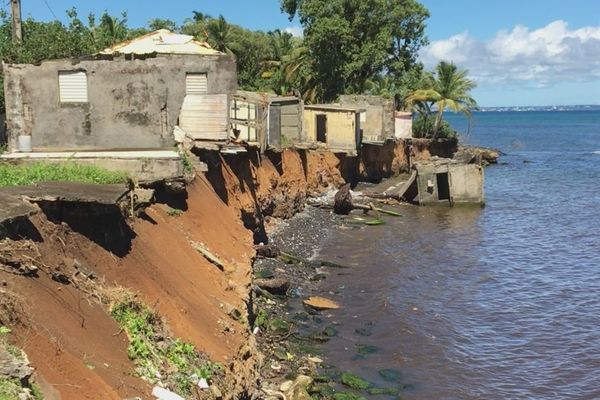 Délimitation de la zone des 50 pas géométriques : Serge LETCHIMY interpelle le Gouvernement et appelle au respect du travail des Martiniquais