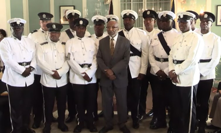 Seize policiers d'Antigua-et-Barbuda ont reçu cette semaine des insignes d'honneur pour avoir soutenu une mission du système de sécurité régional (RSS) à Sainte-Lucie.