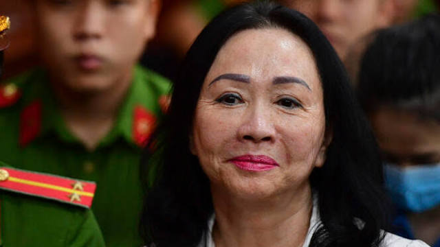La femme d’affaires Truong My Lan en procès à Hô Chi Minh-Ville (Vietnam), le 11 avril 2024. THANH TUNG / AP