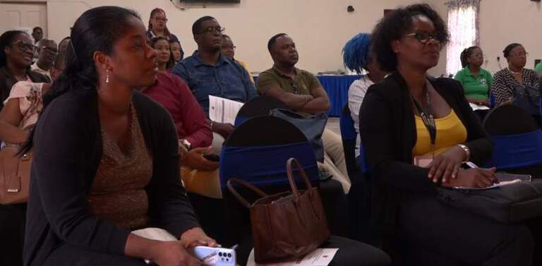 St. Lucia Le SAACS et ses partenaires discutent d’une étude sur l’abus de substances chez les jeunes