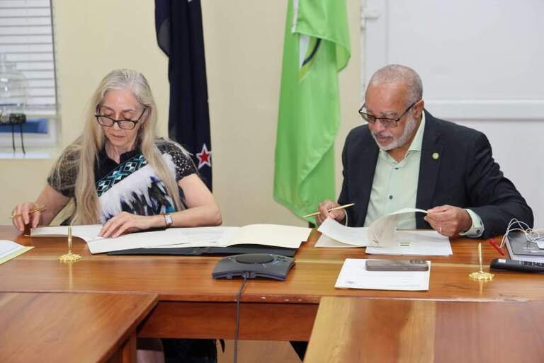 Dominique – L’OECO et la Nouvelle-Zélande signent un accord de partenariat pour stimuler le développement de l’énergie géothermique