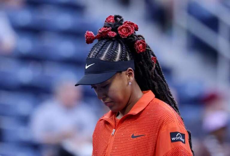 Naomi Osaka illumine l’US Open avec une tenue scintillante et un talisman surprenant