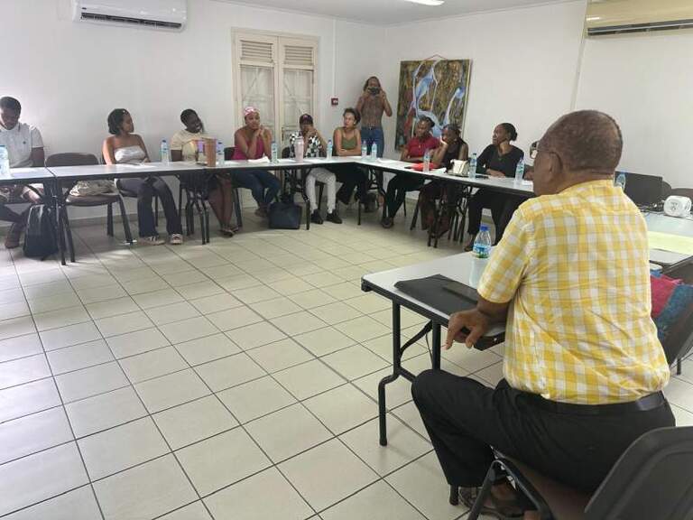 La jeunesse à la rencontre du plasticien Victor Anicet