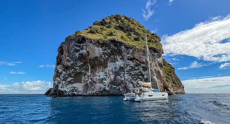 Au rocher du Diamant, un projet de mouillage organisé ravive les tensions autour de la protection du littoral martiniquais