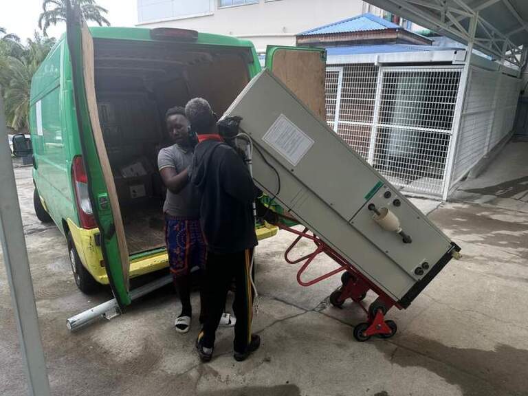 Solidarité régionale : le Lions Club de Rivière-Salée au chevet du service de dialyse de l’hôpital St Jude à Sainte-Lucie