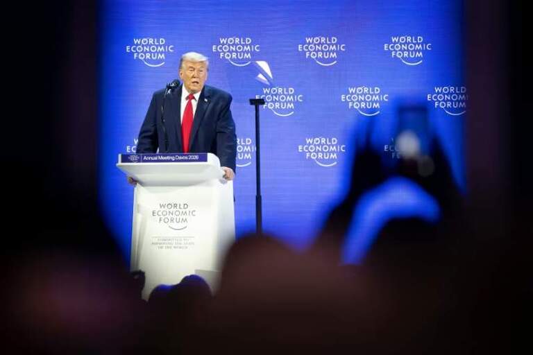 Cinq points à retenir du discours agressif de Trump à Davos