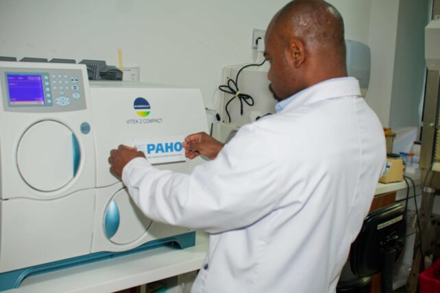 La Dominique augmente sa capacité de laboratoire dans le cadre de l’Initiative de préparation aux pandémies