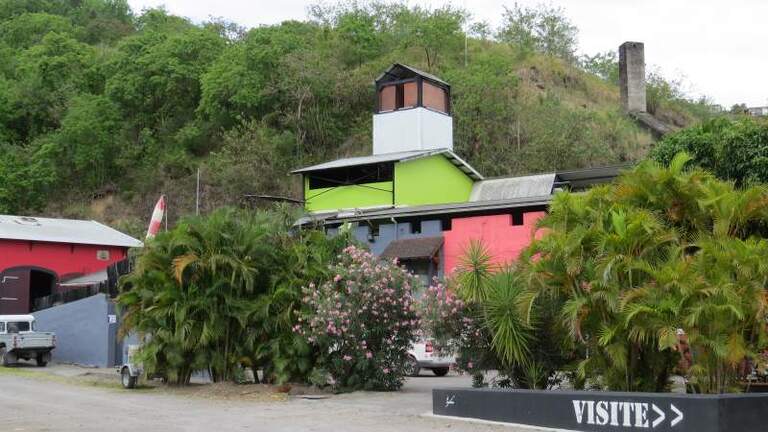 Distillerie Neisson : médaillée à Paris, menacée au Carbet. Par Philippe PIED
