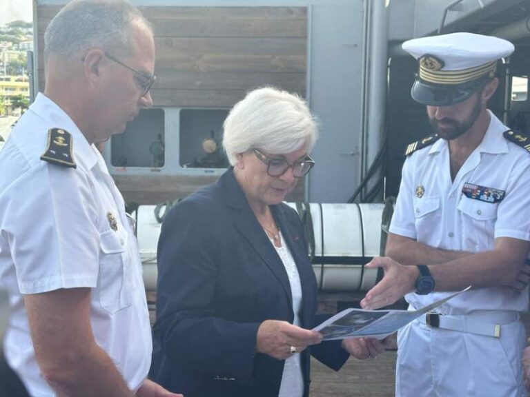 À bord du Dumont d’Urville, la ministre des Armées face au fléau du narcotrafic