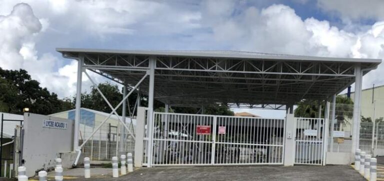 Trois lycées et la crise financière de la Région Martinique sous Camille Darsières