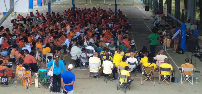 Choristes réunis pour le projet Les 500 Voix en Martinique