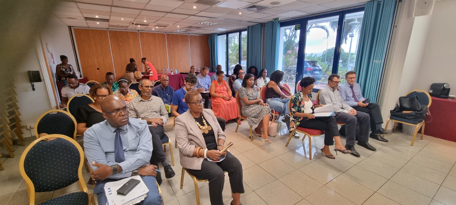 Public assis dans la salle lors du lancement de la Semaine de l’intégration en Martinique.