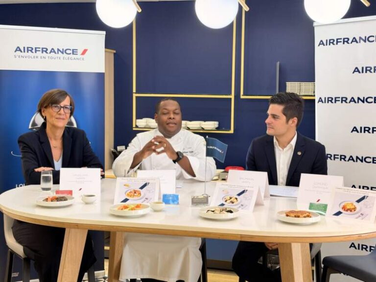 Air France choisit Louis-Philippe Vigilant pour sa carte Business aux Antilles La présentation du partenariat dans le salon Air France