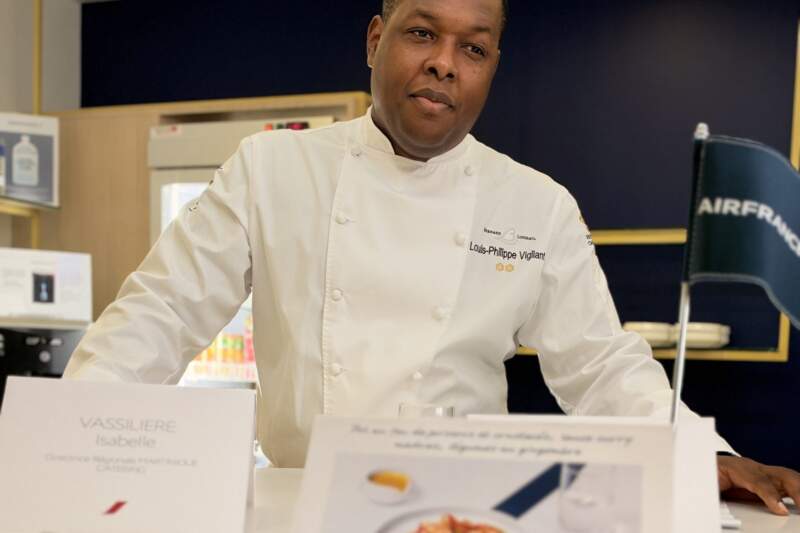 Le chef Louis-Philippe Vigilant au salon Air France de l’aéroport Martinique Aimé Césaire